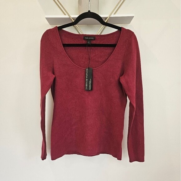 Banana Republic Women's Cranberry Wine Red Scoop Neck Fitted Sweater Size Small - Picture 2 of 7